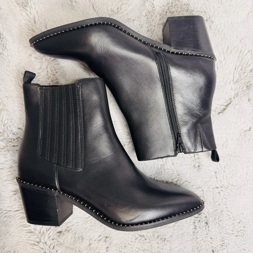 Deltan, women's Sz 9 black‎ leather zip-up studded heeled ankle boots